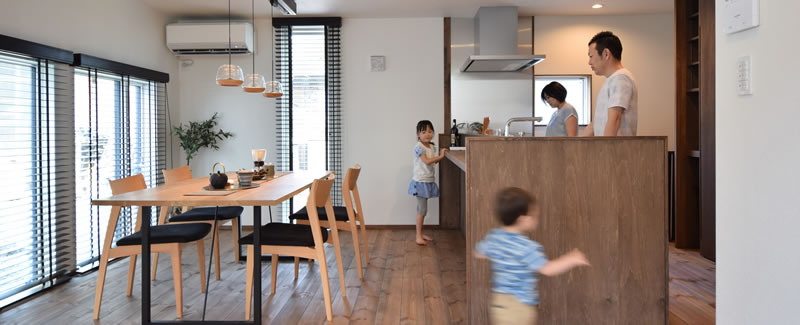 ミニプロトのベーシックプラン　4人暮らしのダイニングキッチン使用イメージ